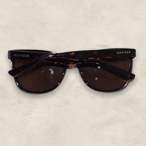 TOMMY HILFIGER | Brown Tortoise Conrad Sunglasses
